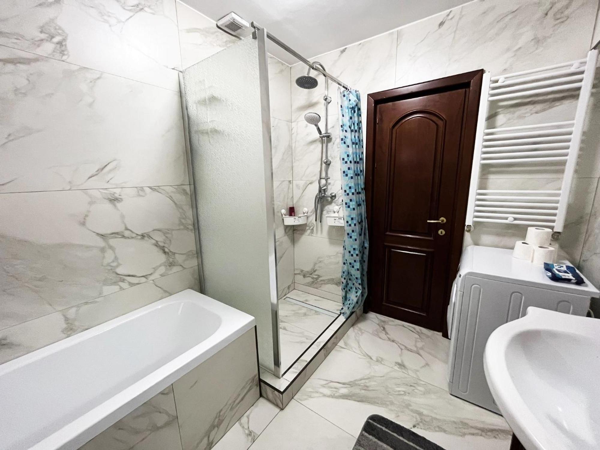 יאשי City Center Privat-Sauna Familyconcept מראה חיצוני תמונה